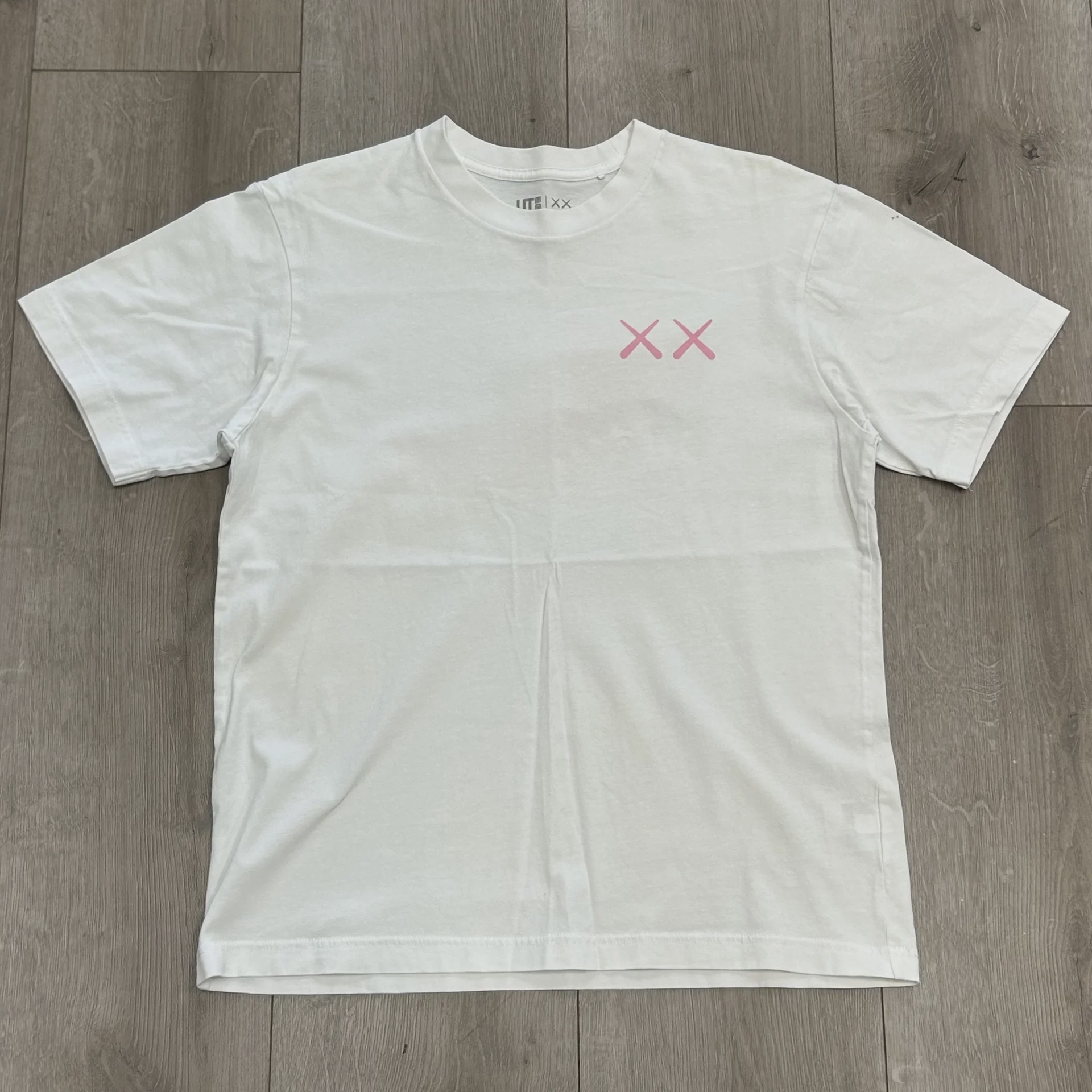 KAWS x Uniqlo UT Short Sleeve Graphic T-shirt  • Pre-Owned [9141]