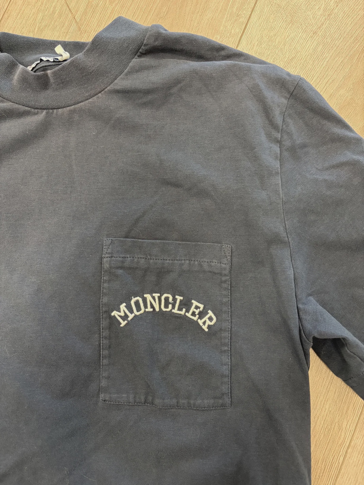 Moncler Men's Logo Pocket T-Shirt in Navy Blue • Pre-Owned [3534] - photo 2