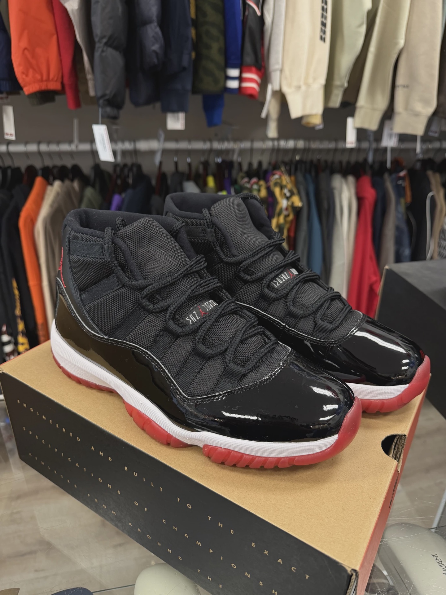 Air Jordan 11 Retro Bred 2019 • Pre-Owned [7820]