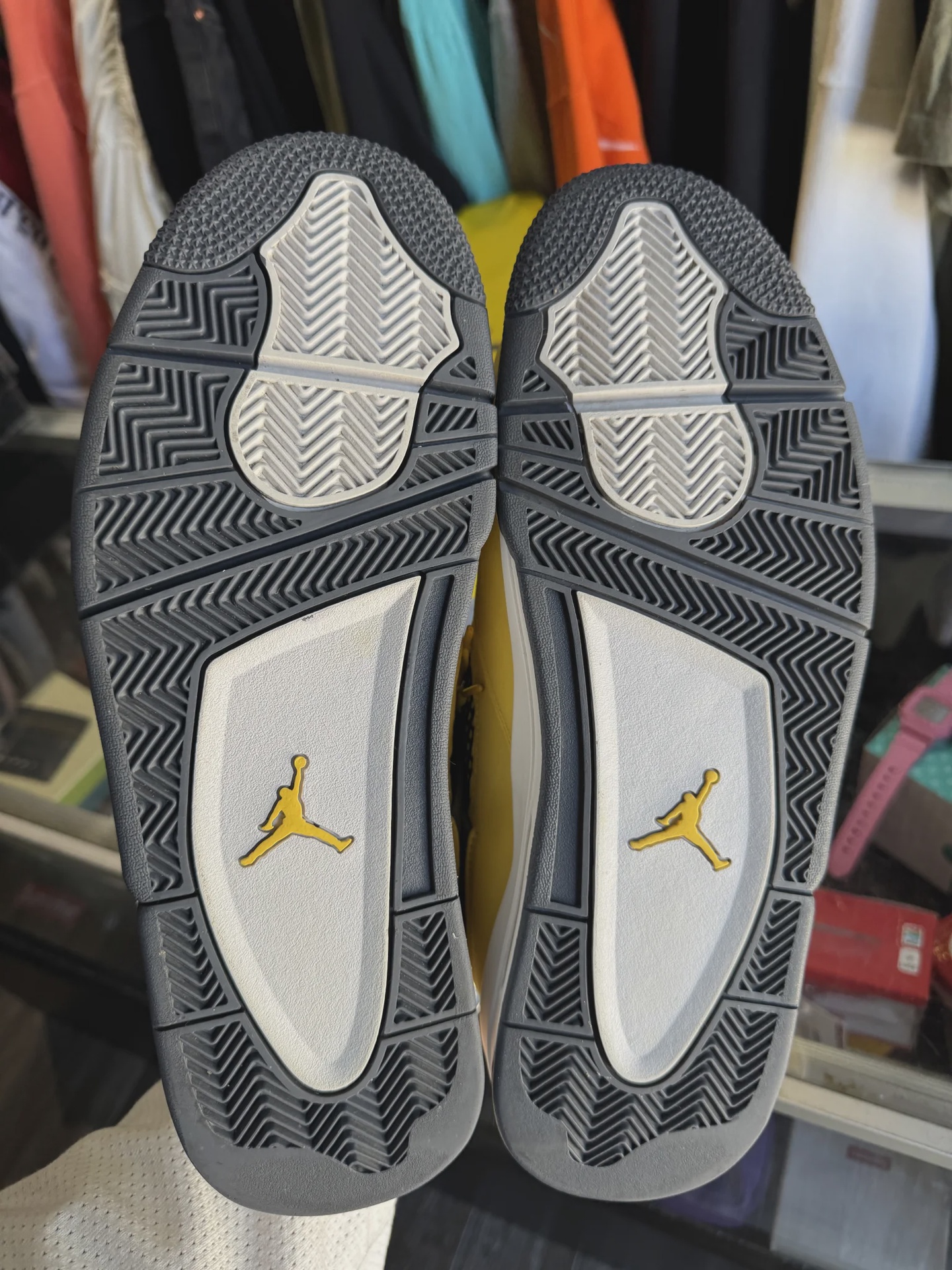 Air Jordan 4 Retro Lightning (2021) • Pre-Owned [2987] - photo 4