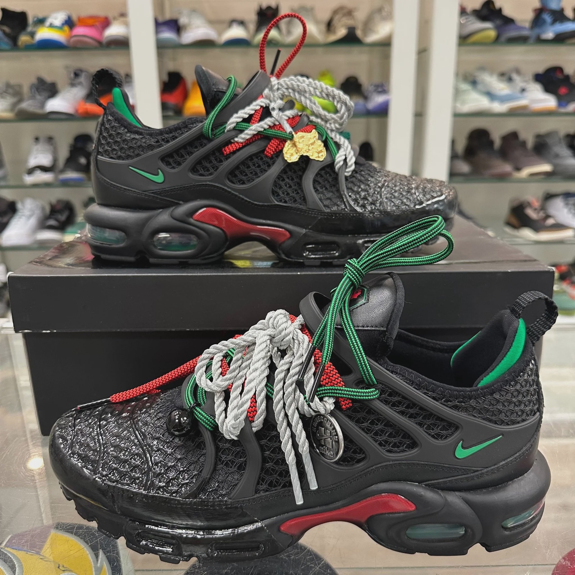 Nike Air Max Plus Homecoming Black • Pre-Owned [8915] - photo 1