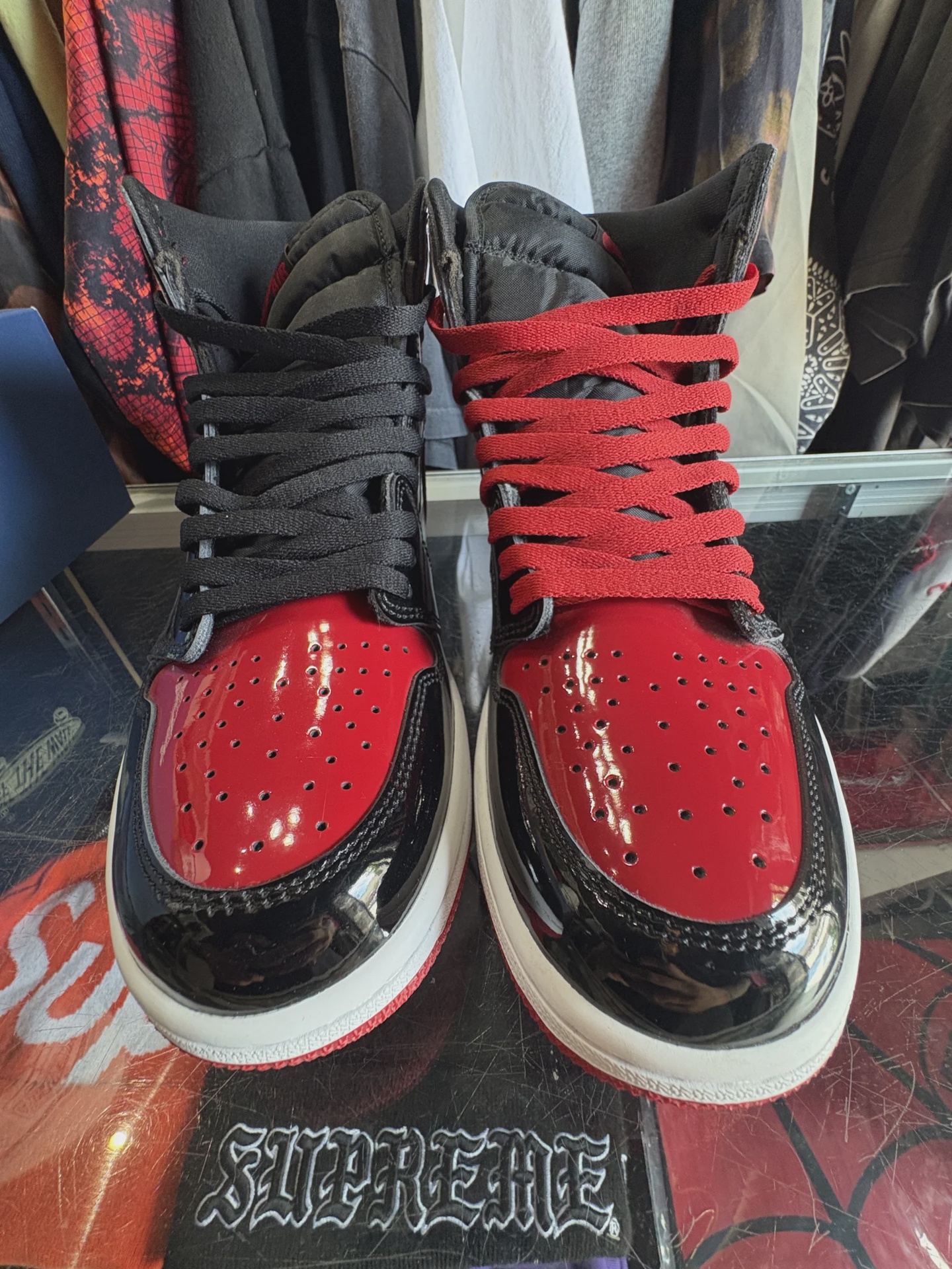 Air Jordan 1 Retro High Original Patent Black Red • Pre-Owned [6264] - photo 2