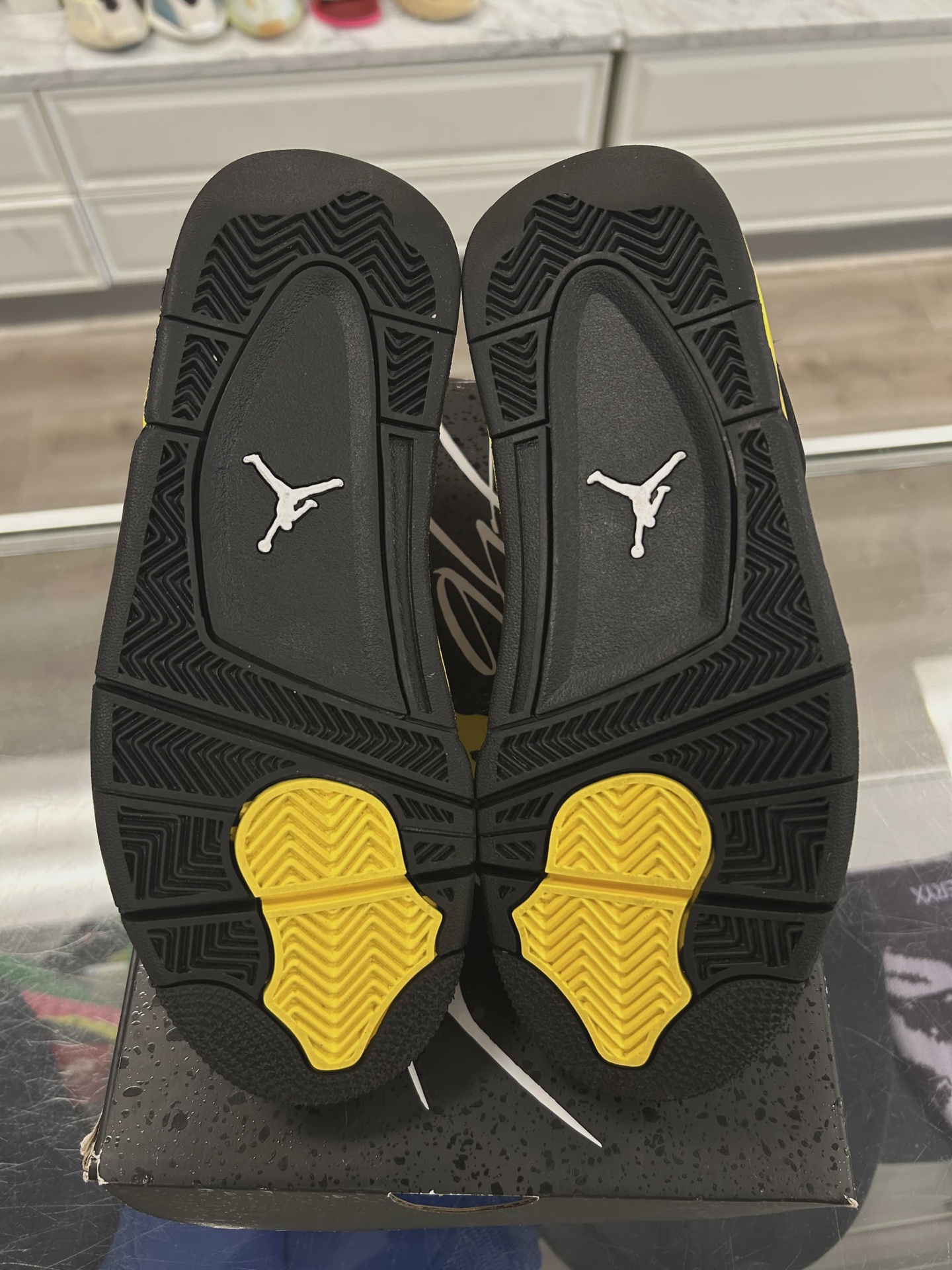 Air Jordan 4 Retro Thunder (2023) (Grade School) • Pre-Owned [4425] 3