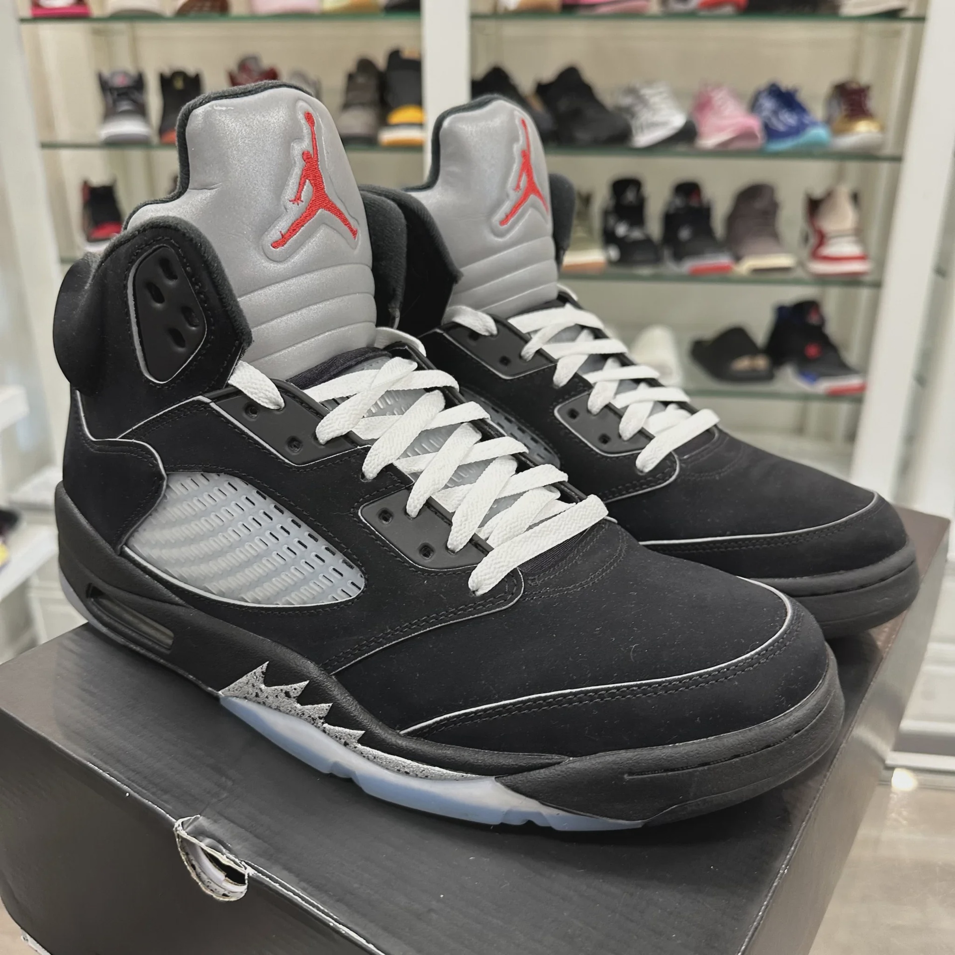 Jordan 5 Retro OG Black Metallic Reimagined • Pre-Owned [6798] - photo 6