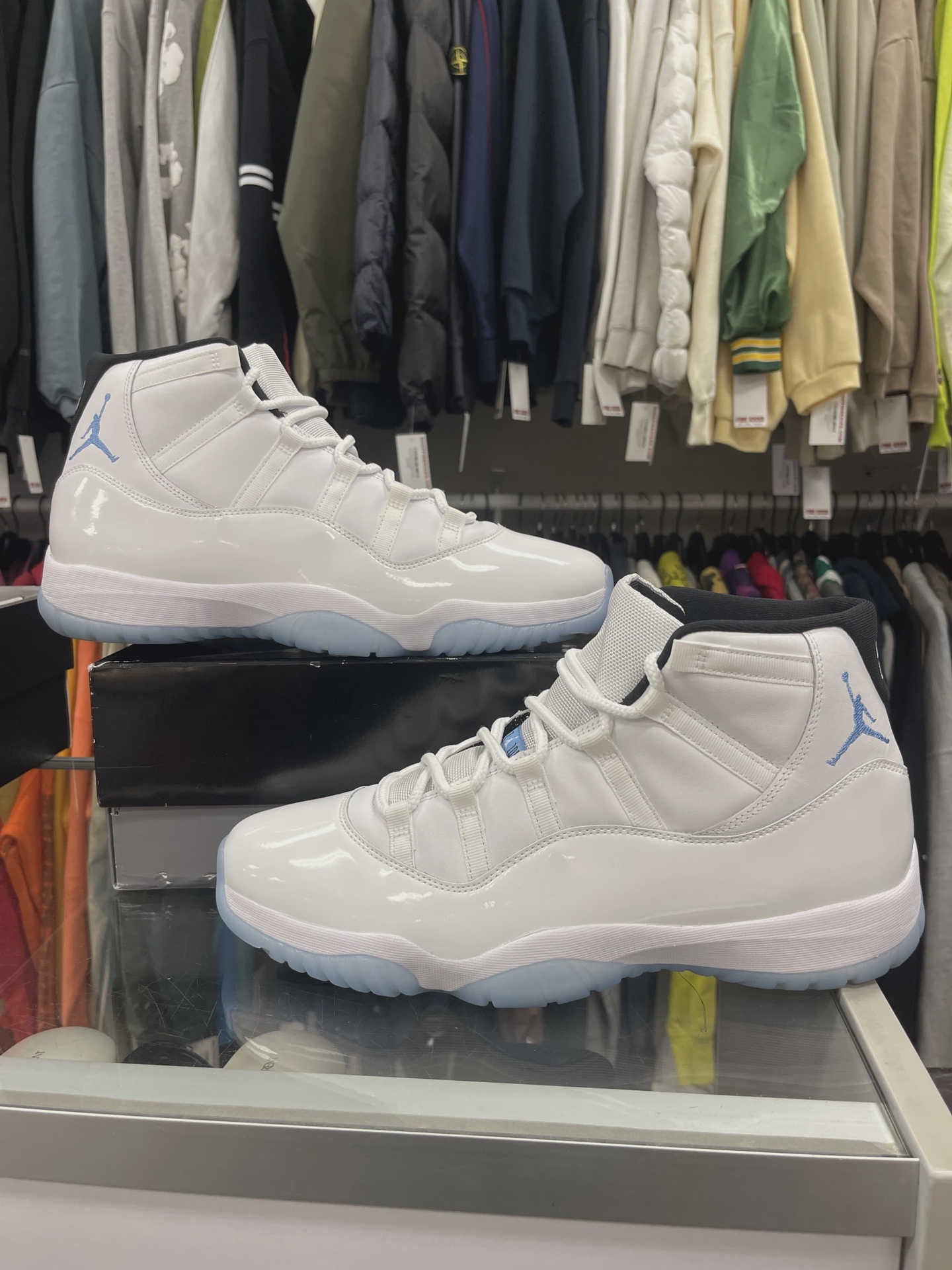 Jordan 11 Retro Legend Blue (2024) • Pre-Owned [9763]