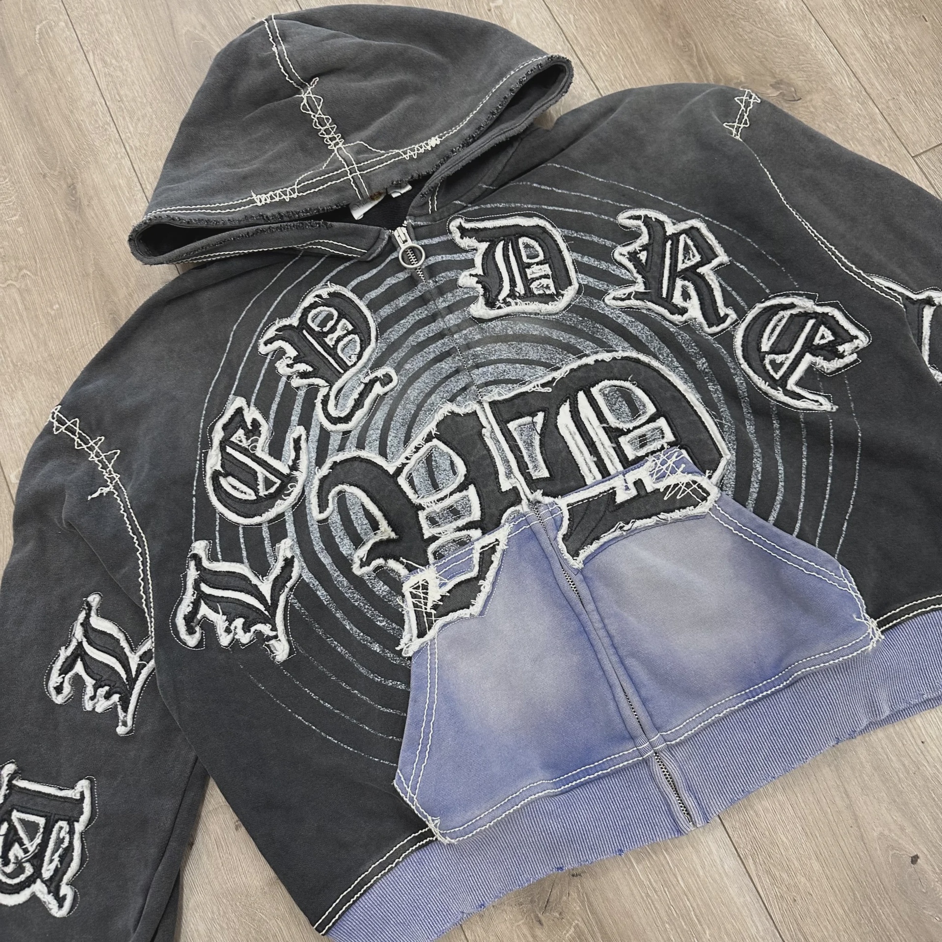 Vale Forever "Hypnotiq" Zip-Up Hoodie in Black • Pre-Owned [0720] - photo 6