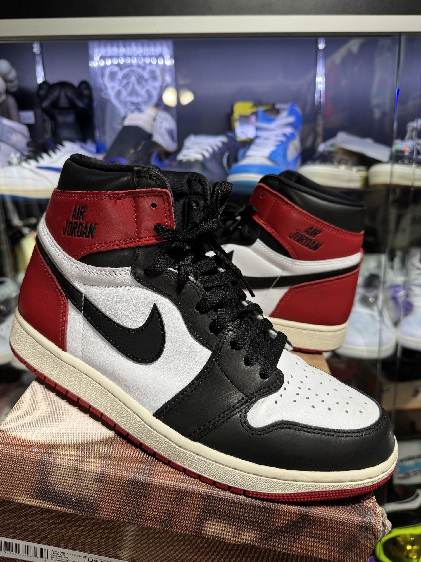 Jordan 1 Retro High OG Black Toe Reimagined • Pre-Owned [8807] - photo 1