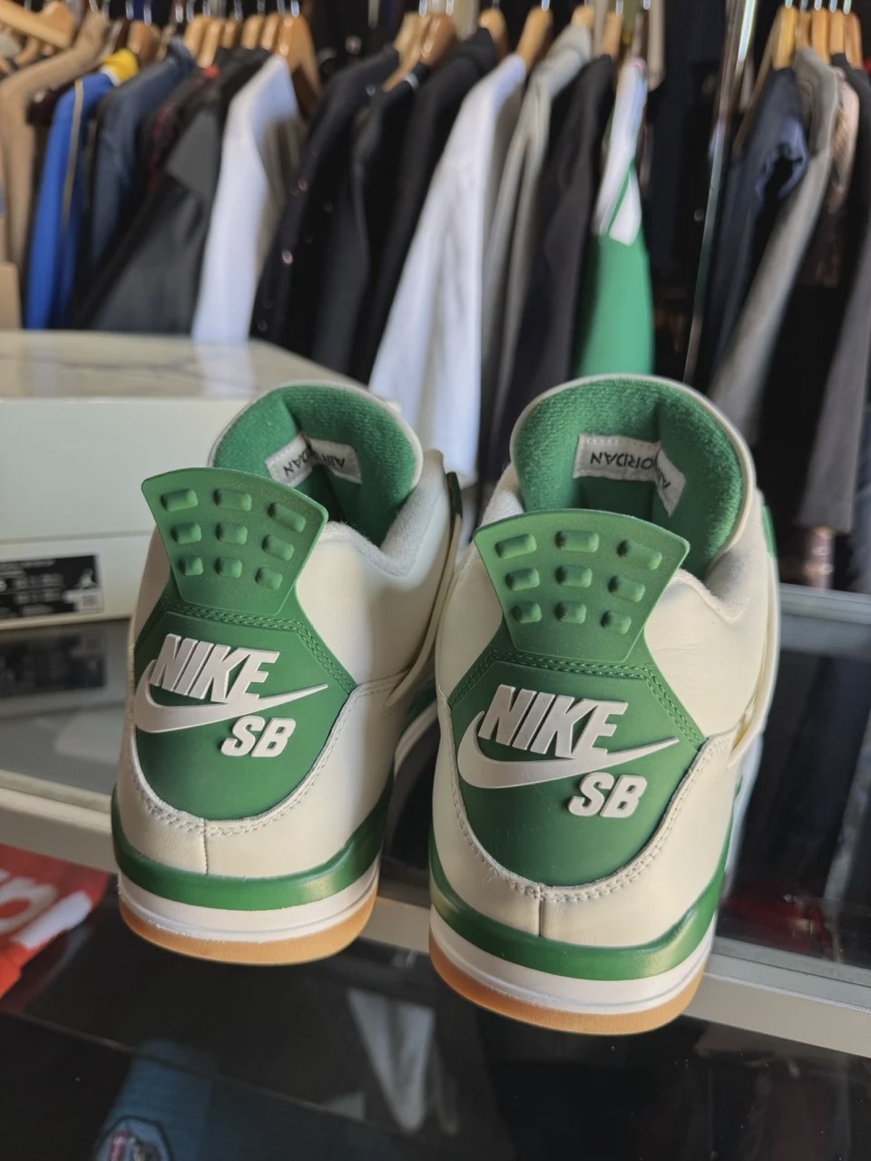 Air Jordan 4 Retro SB Pine Green • Pre-Owned [7596] - photo 3