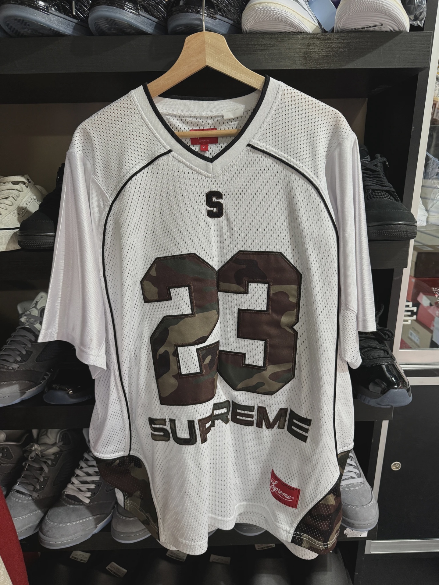 Supreme Jersesy Perfect Season • Pre-Owned [5277]