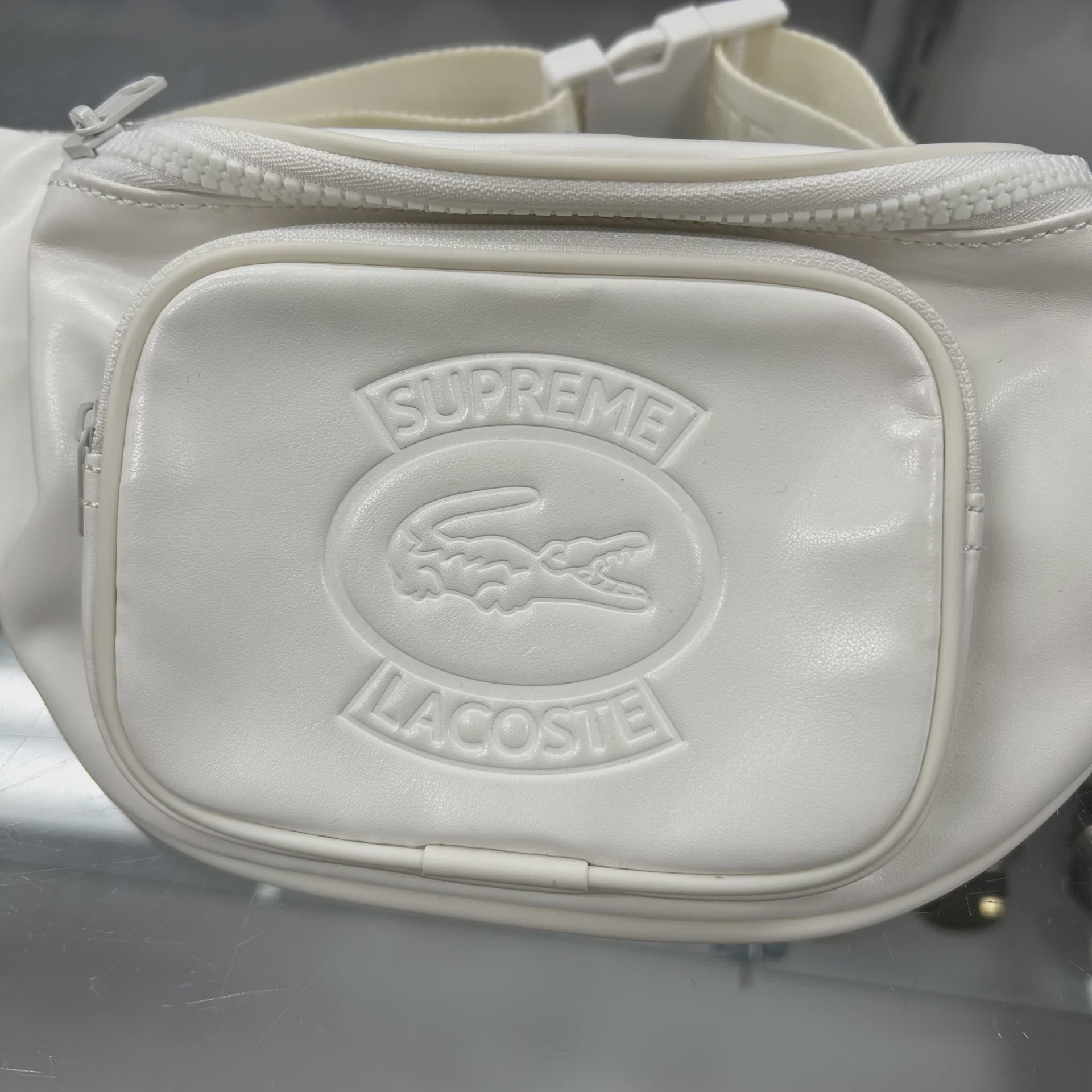 Supreme x LACOSTE Leather Waist Bag in White • Pre-Owned [7970] - photo 5
