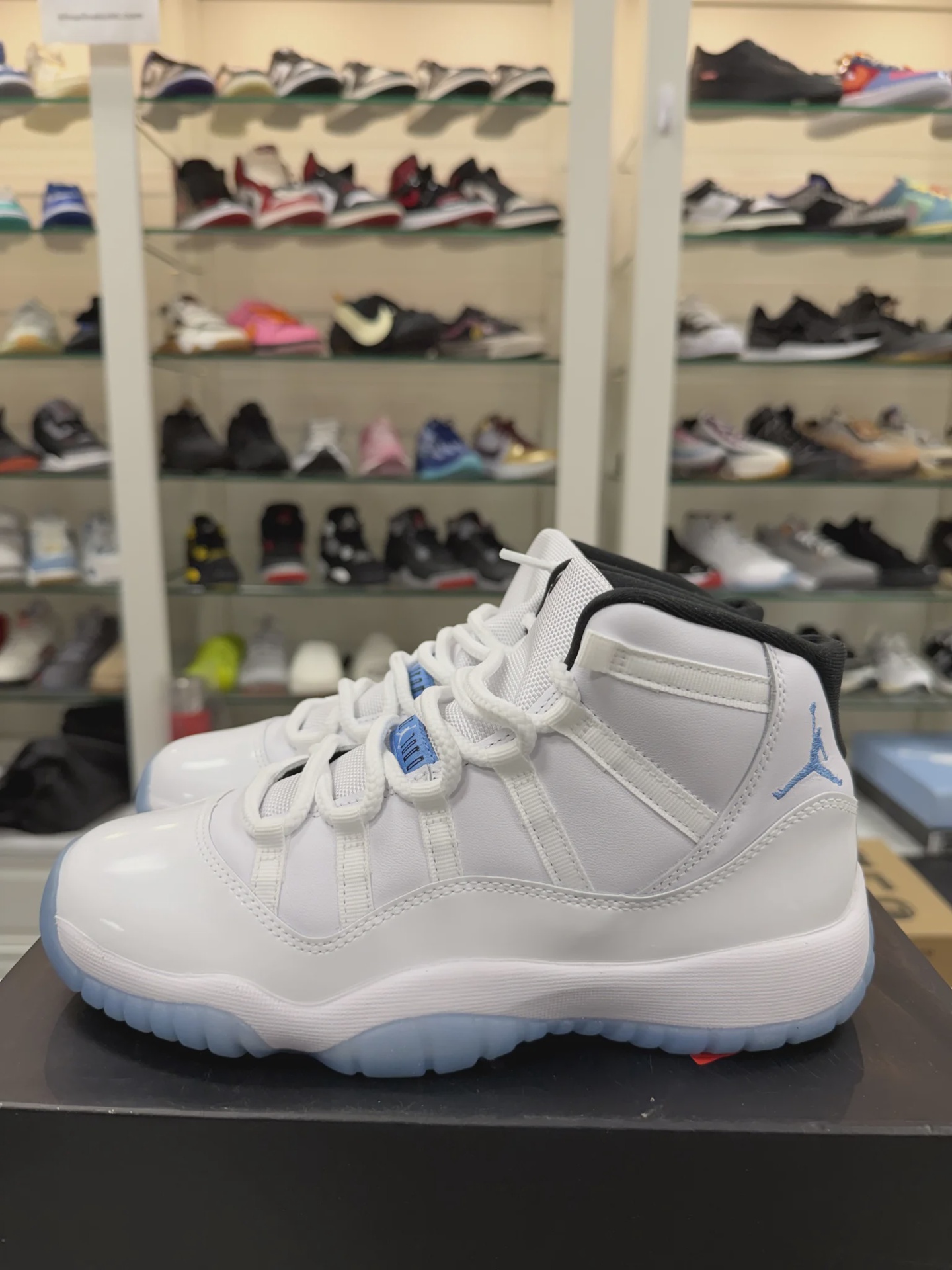 Air Jordan 11 Retro Legend Blue (2024) (Grade School) • Pre-Owned [0315] - photo 2