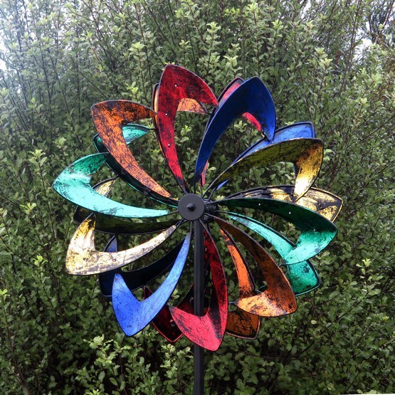 Coloured Daisy Windsculpture