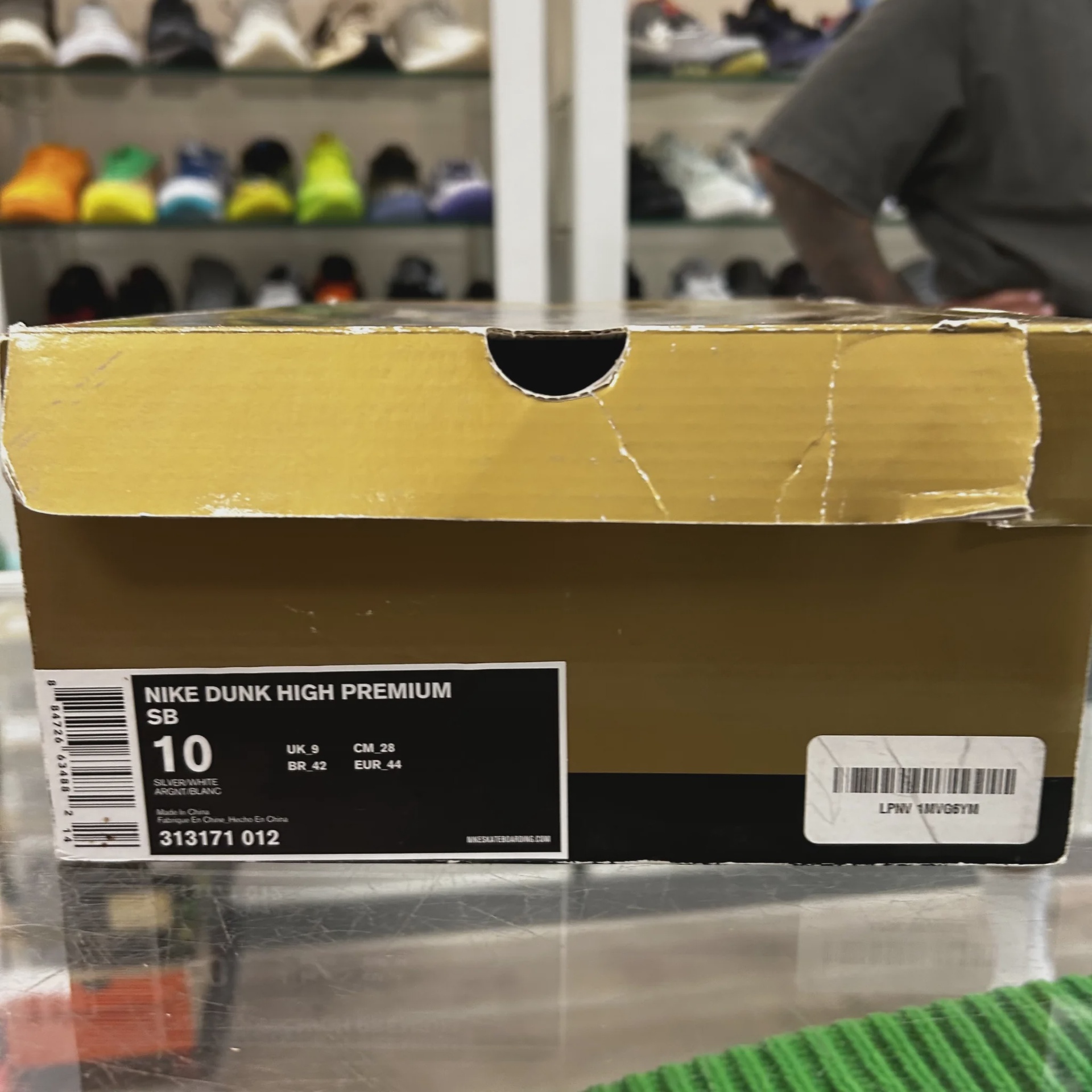 Nike SB Dunk High Shoe Goo • Pre-Owned [5653] - photo 3