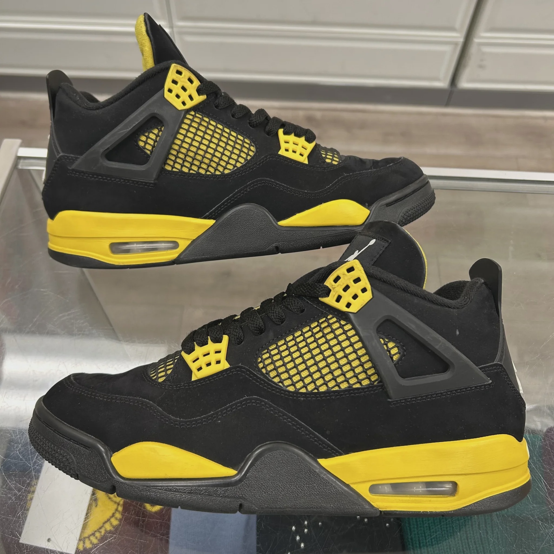 jordan 4 thunder  • Pre-Owned [2375] - photo 1