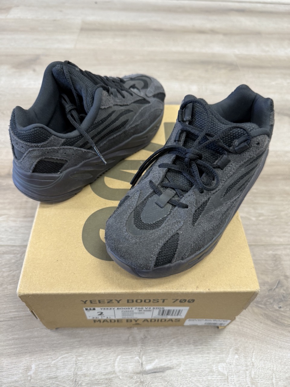 adidas Yeezy Boost 700 V Vanta (Kids) • Pre-Owned 2
