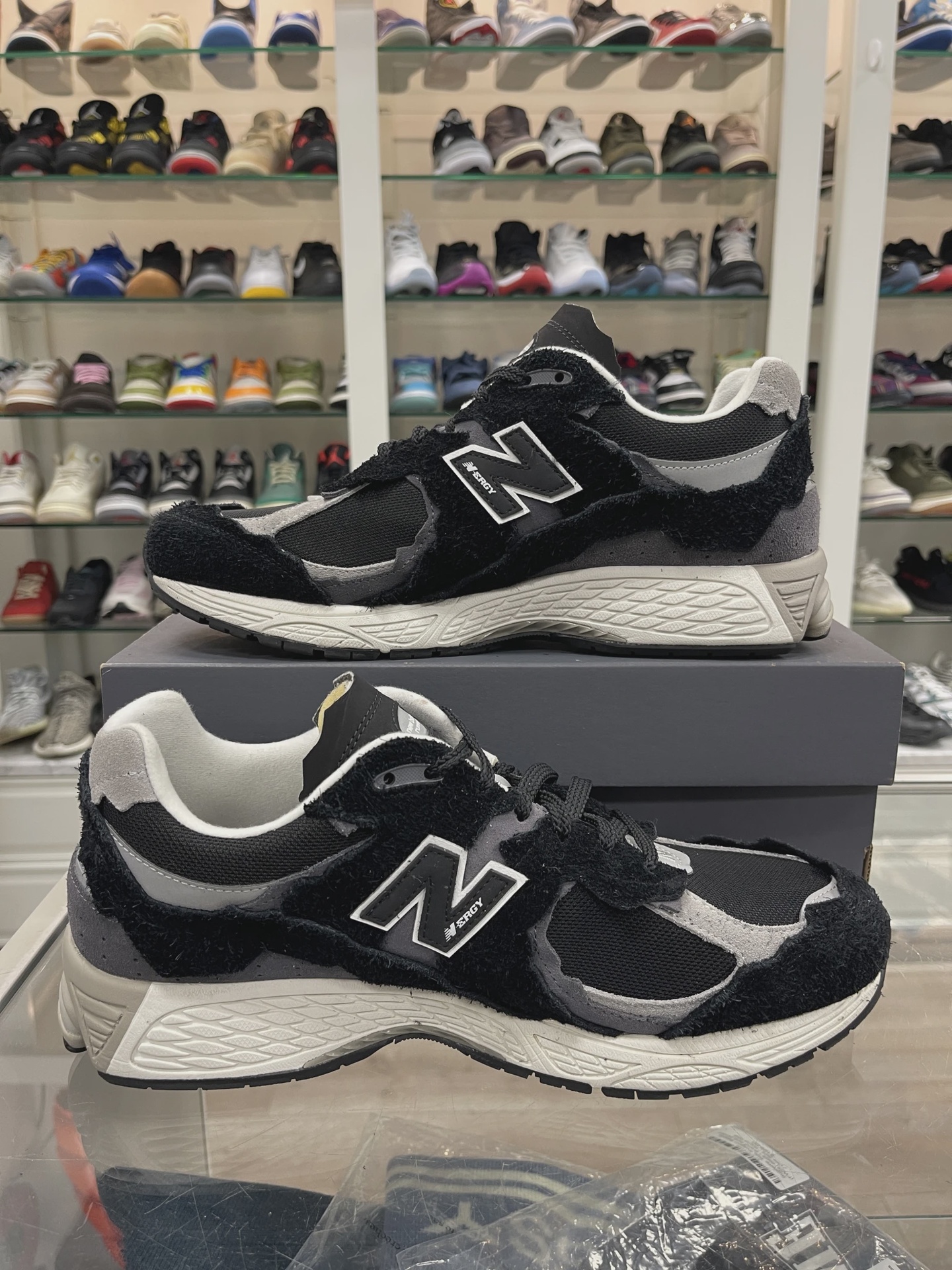 New Balance 2002R Protection Pack Black Grey • Pre-Owned [6325] 7