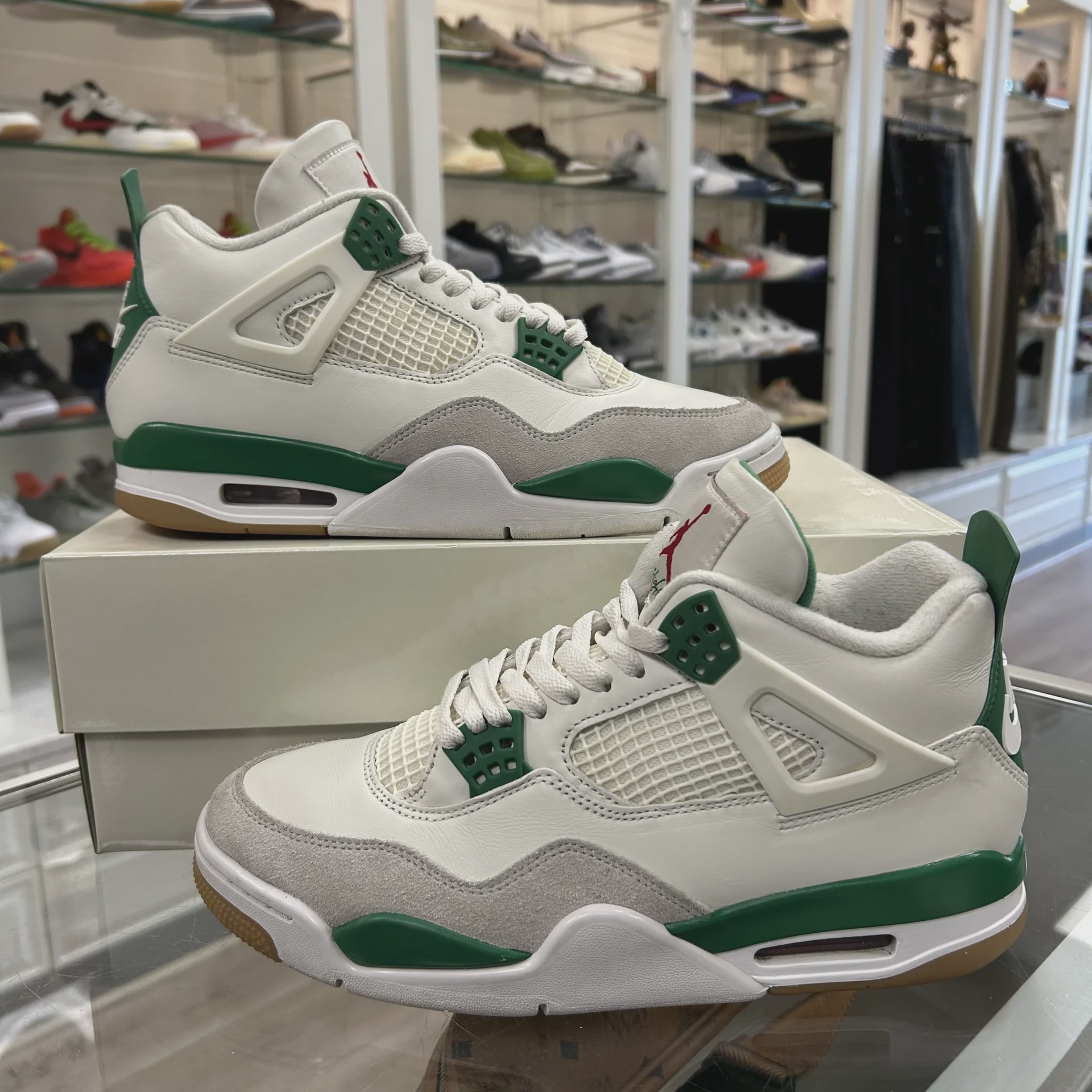 Jordan Air Jordan 4 Retro SB Pine Green - Size US M 9.5