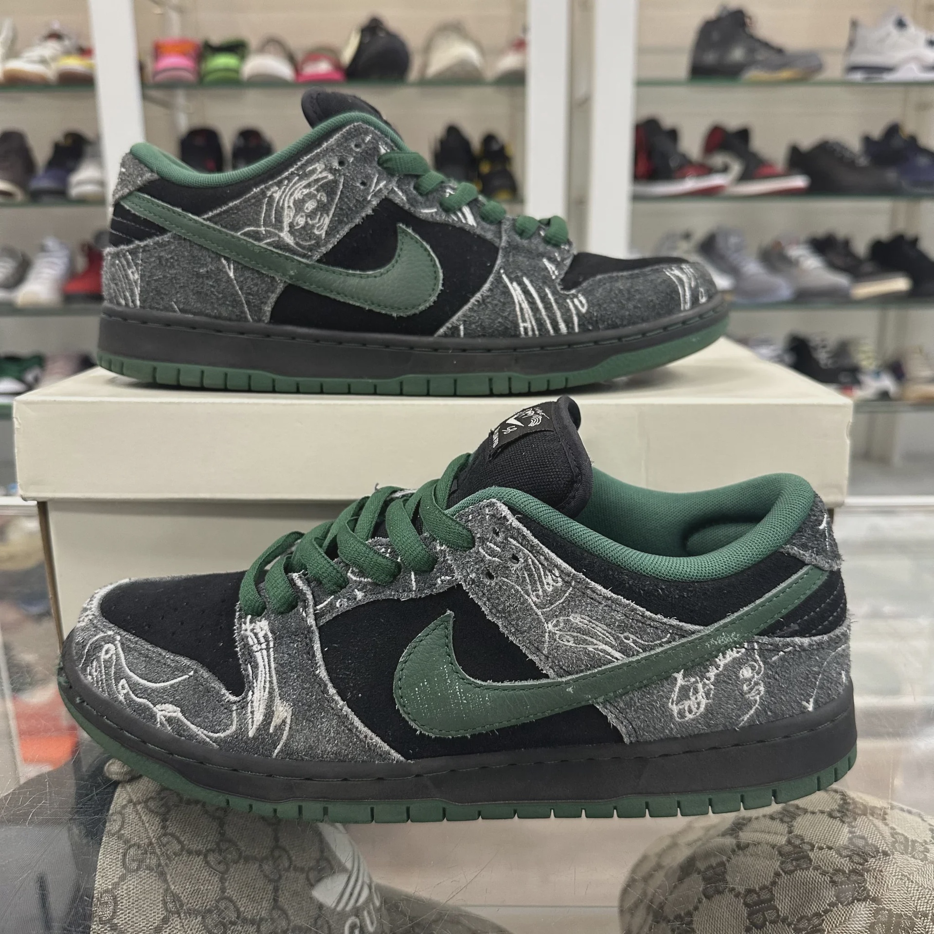 Nike SB Dunk Low There Skateboards • Pre-Owned [7915]