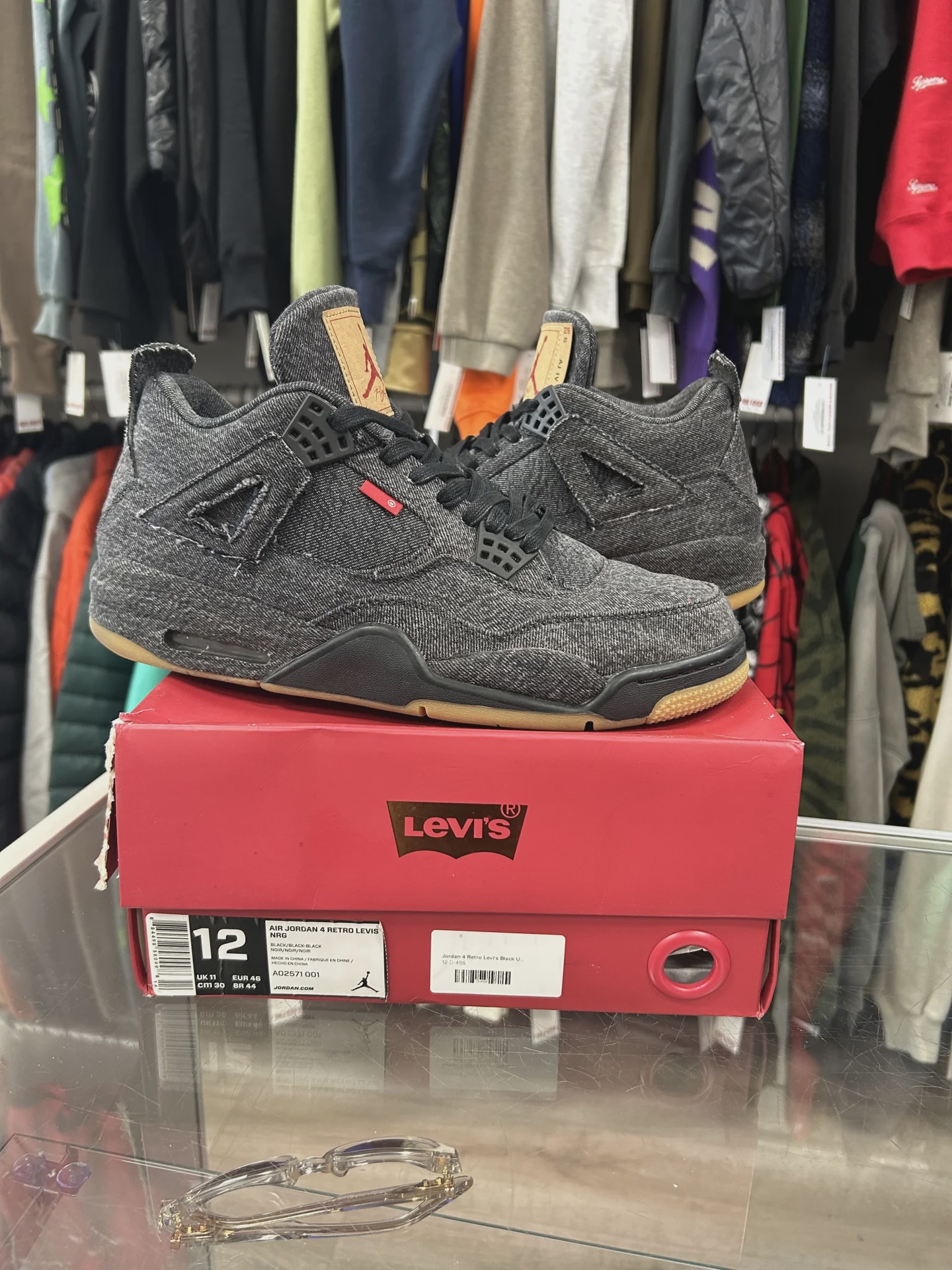 Air Jordan 4 Retro Levi's Black (Levi's Tag) • Pre-Owned [5917] - photo 1