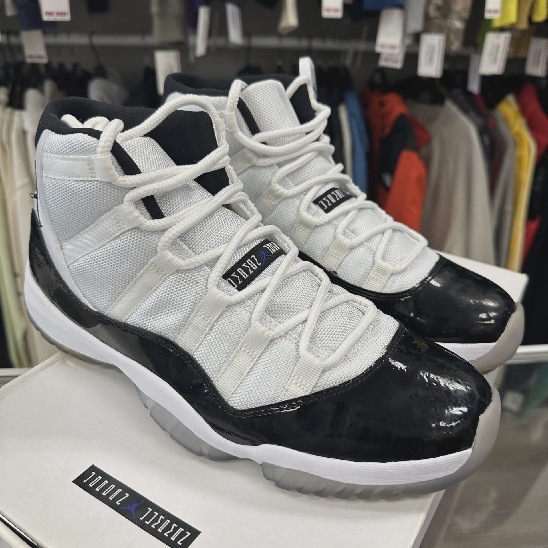 Air Jordan 11 Retro Concord (2011) • Pre-Owned [1905] - photo 5