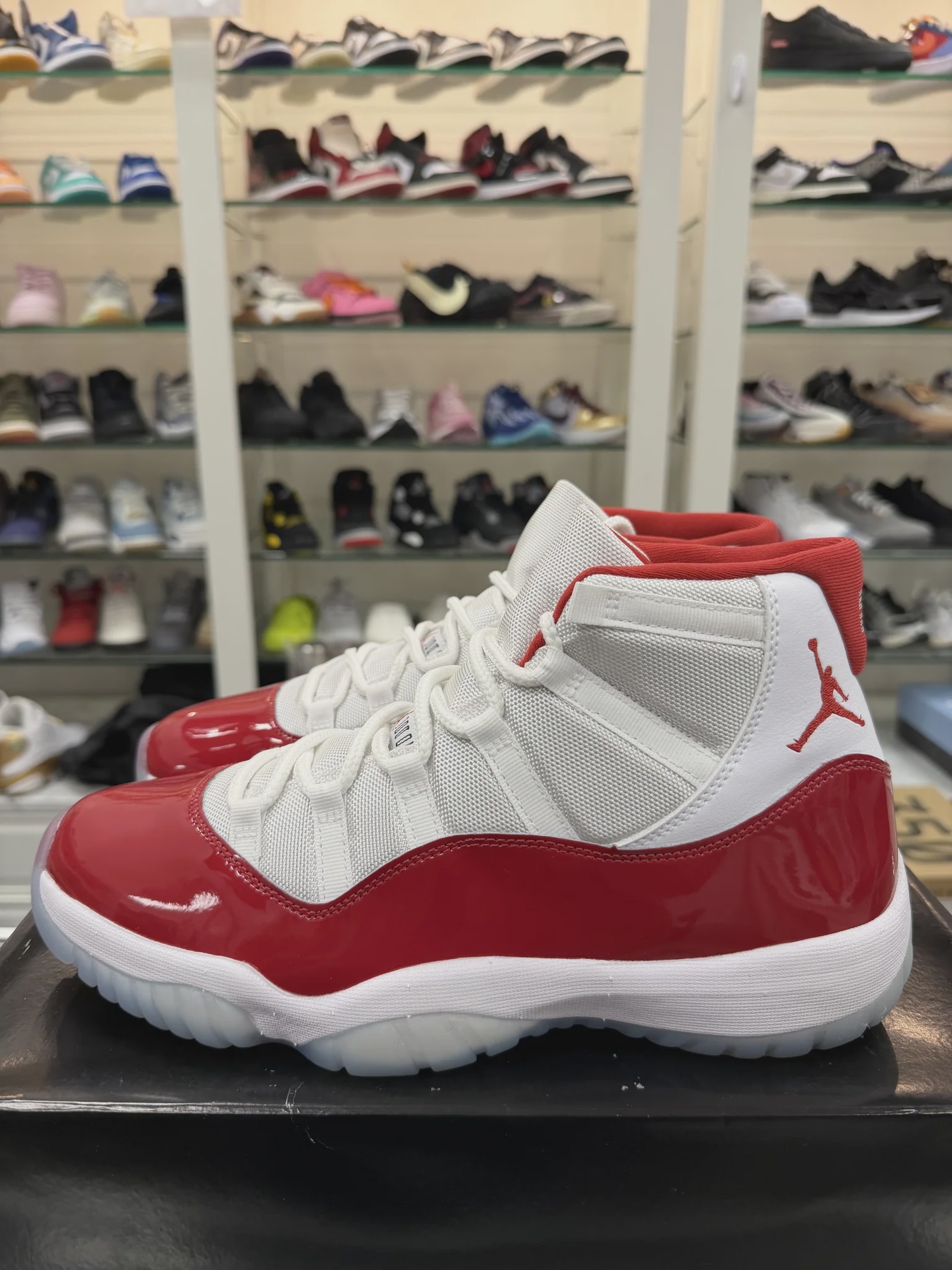 Air Jordan 11 Retro Cherry (2022) • Pre-Owned [0056] - photo 5