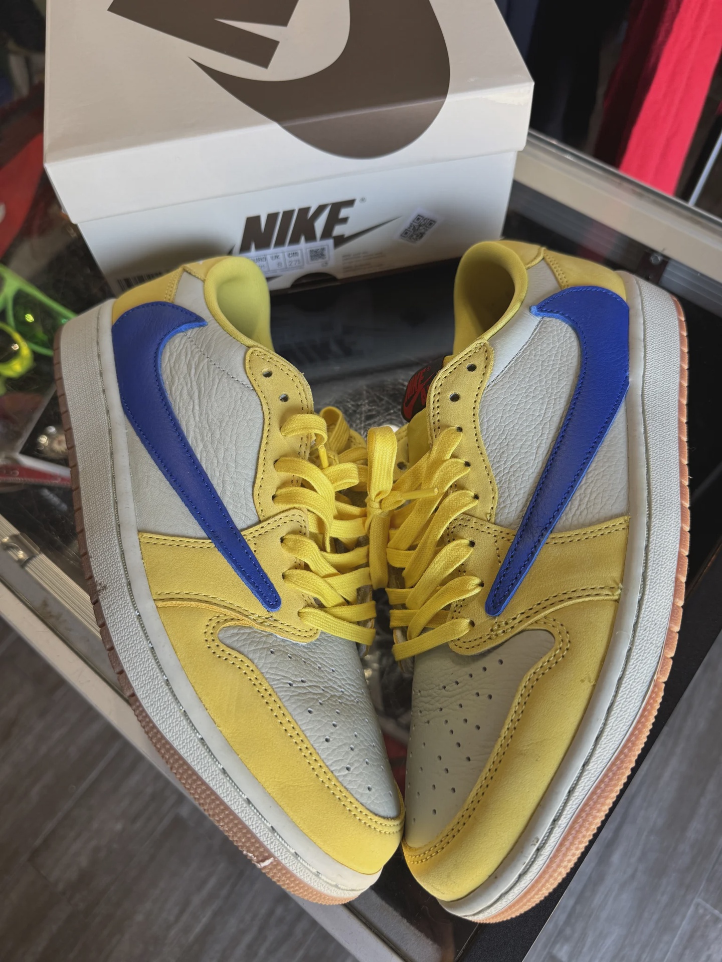 Air Jordan 1 Retro Low Original SP Travis Scott Canary (Women's) • Pre-Owned [7919] - photo 1