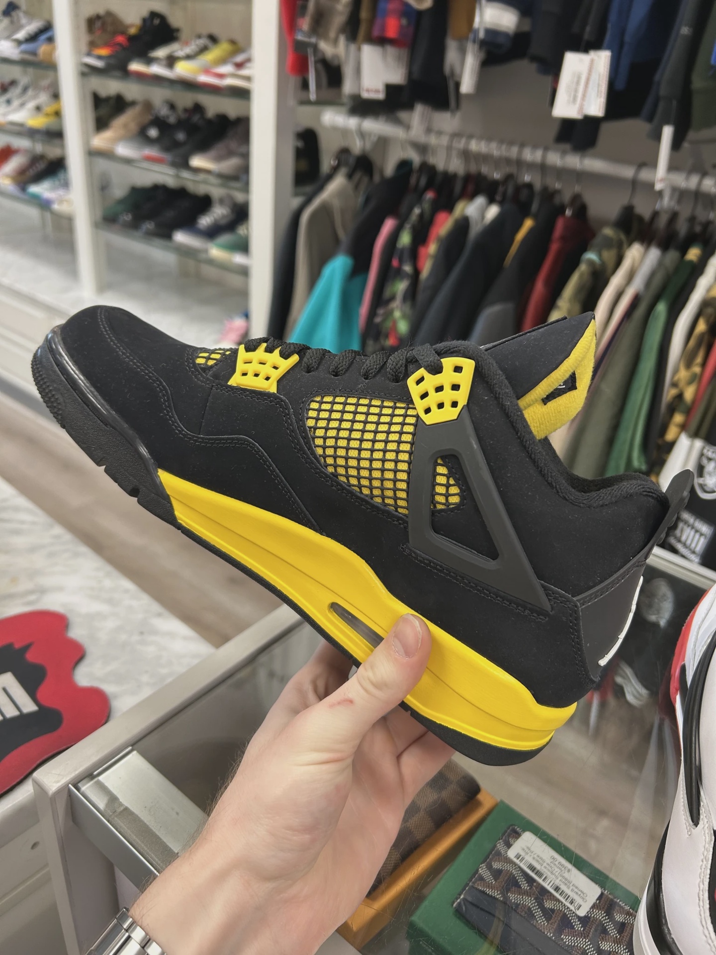 Jordan 4 Retro Thunder (2023) • Pre-Owned [7719] 3