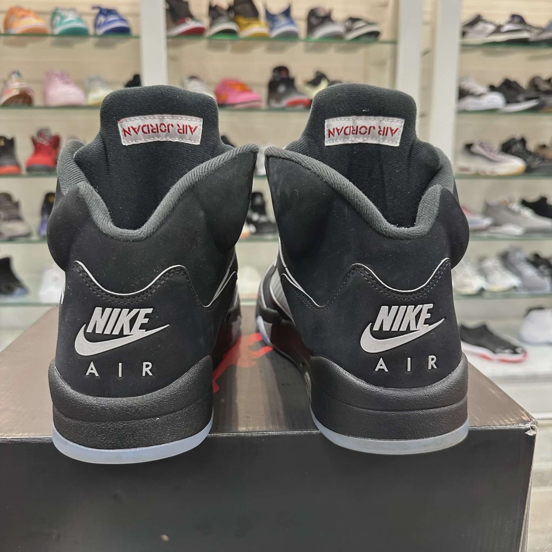 Jordan 5 Retro OG Black Metallic Reimagined • Pre-Owned [6798] - photo 5