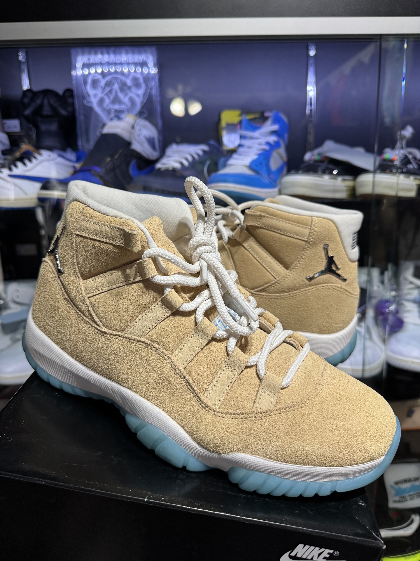 Jordan 11 Retro H-Town • Pre-Owned [5741] - photo 1