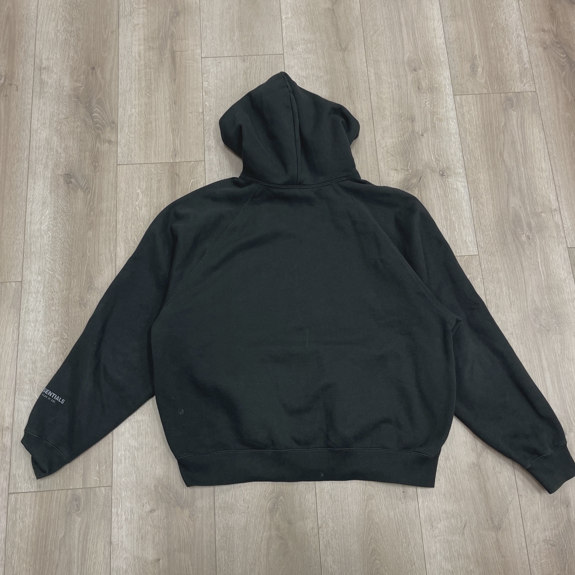 essentials black hoodie  • Pre-Owned [8863] 2