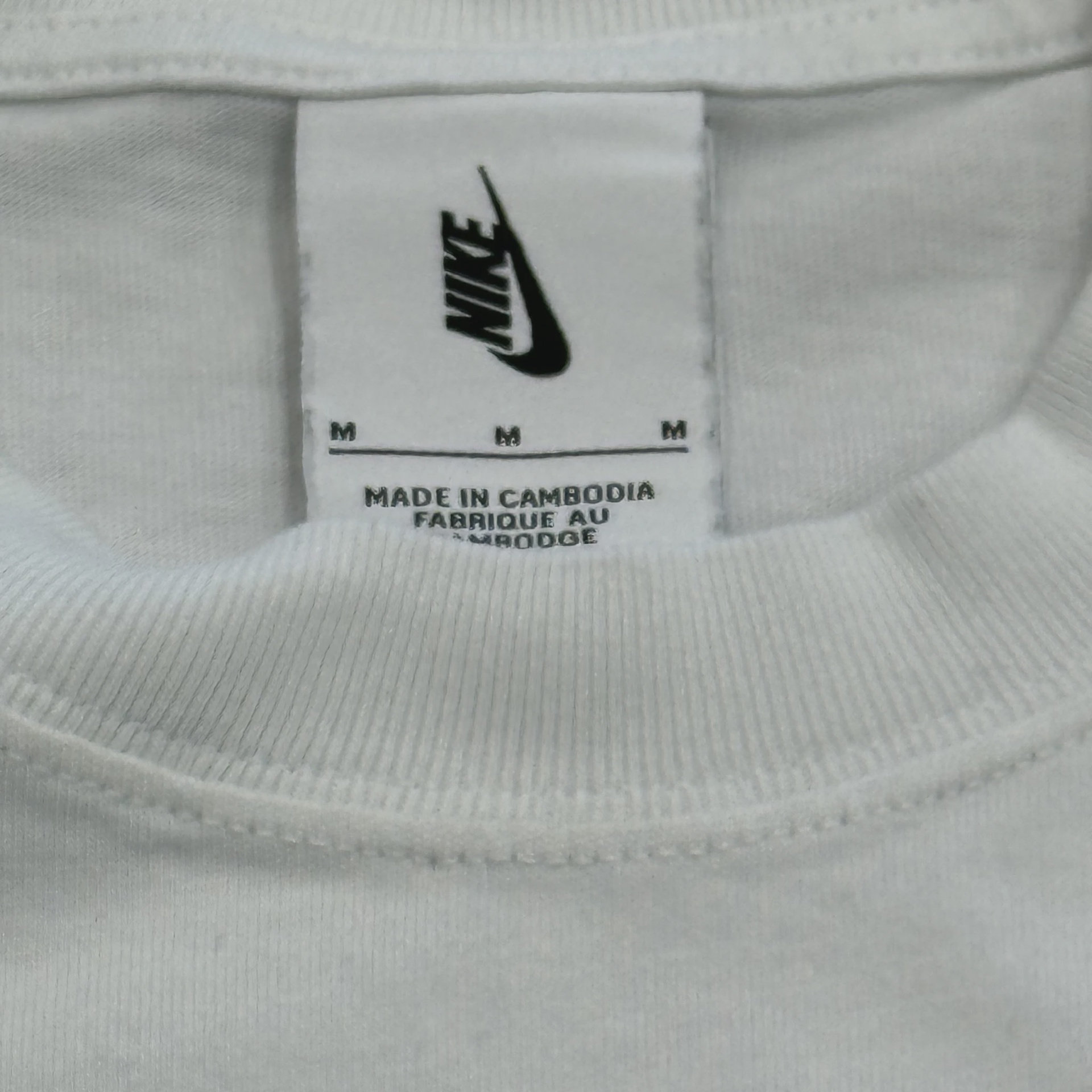 Hello Kitty x Nike Tee White • Pre-Owned [2423] 4