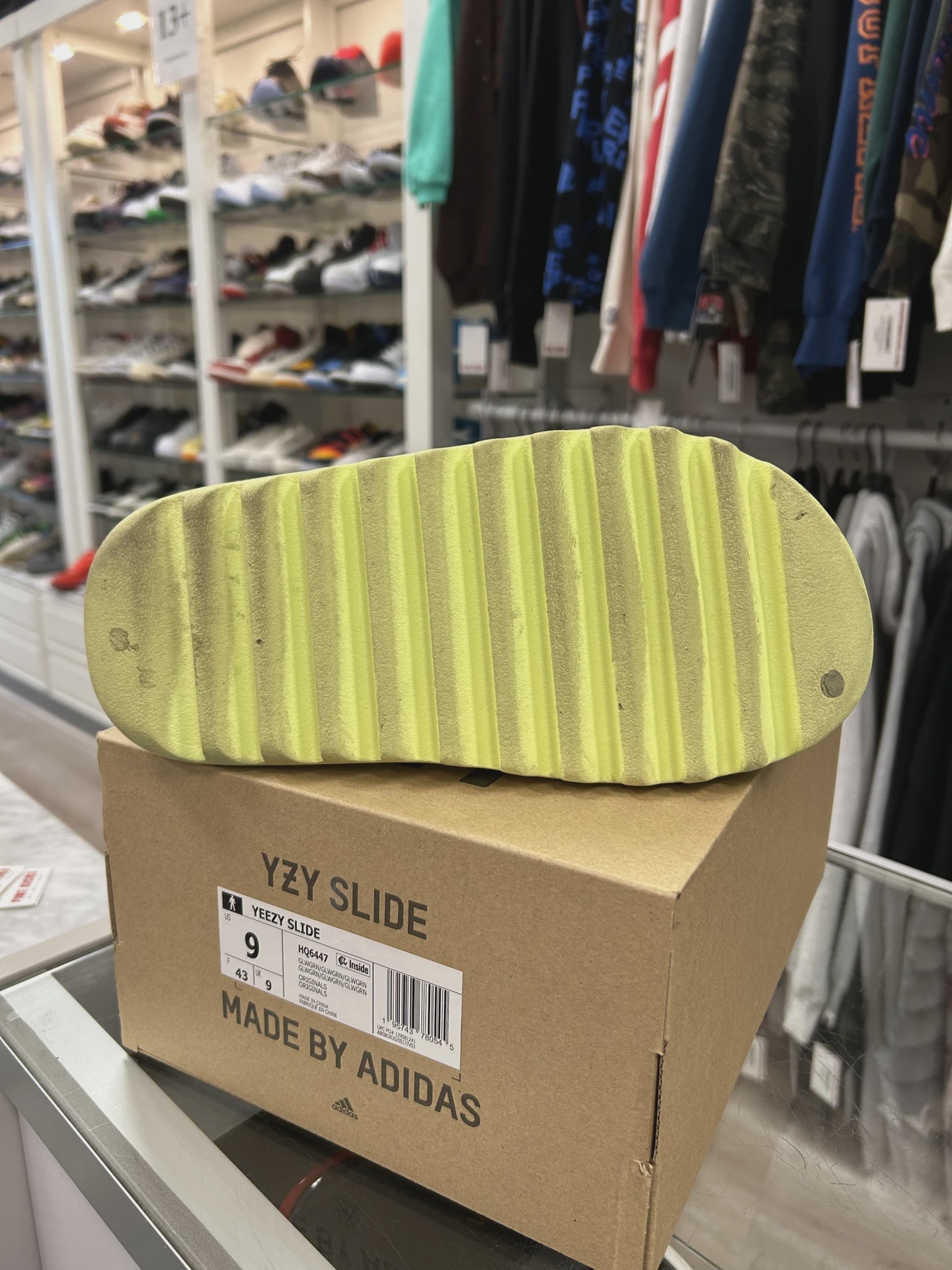 adidas Yeezy Slide Glow Green (2022/2023 Restock) • Pre-Owned [9056] 2