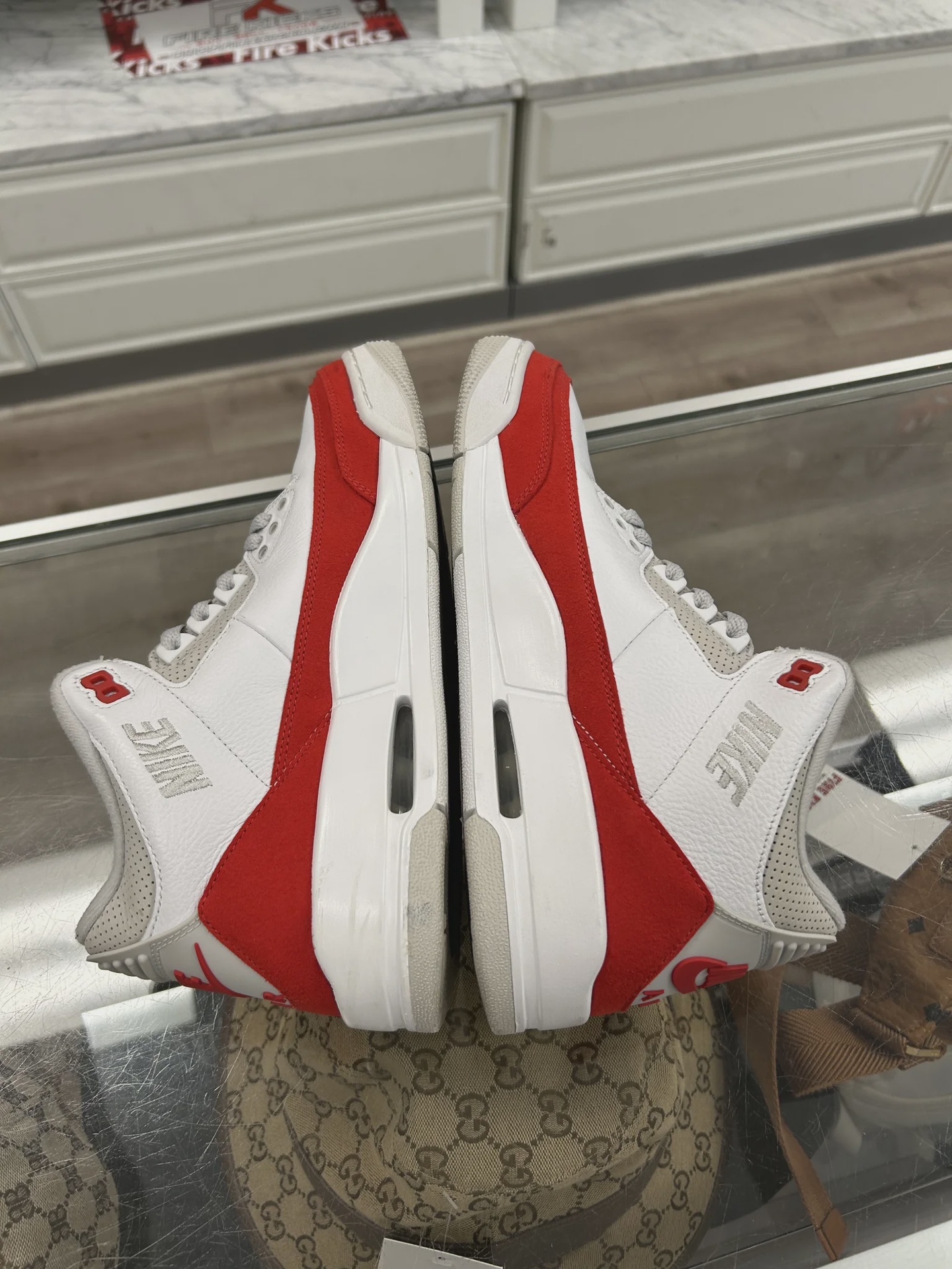 Air Jordan 3 Retro Tinker White University Red NO BOX • Pre-Owned [8064] - photo 4