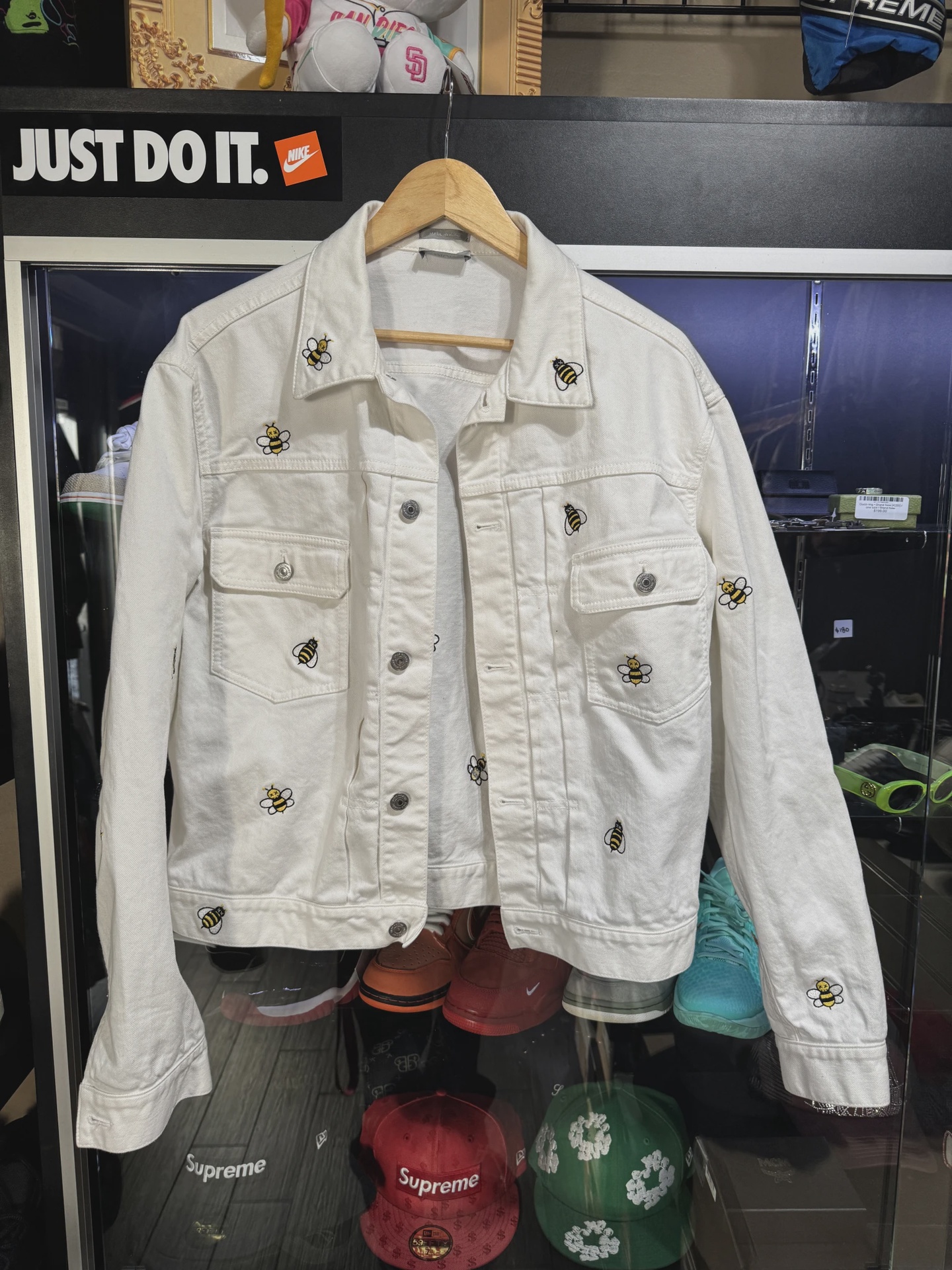 KAWS Bee Embroidery Denim Jacket size S • Pre-Owned [7920]