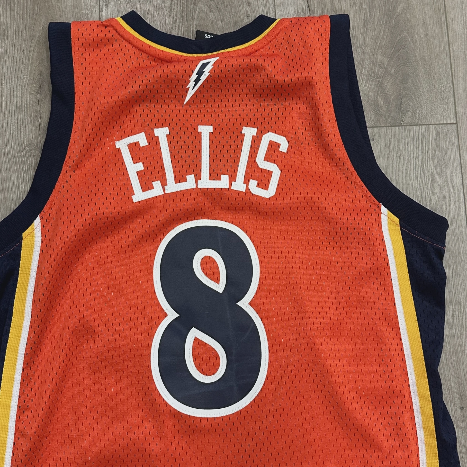 Monte Elis #8 Jersey • Pre-Owned [6073] 2