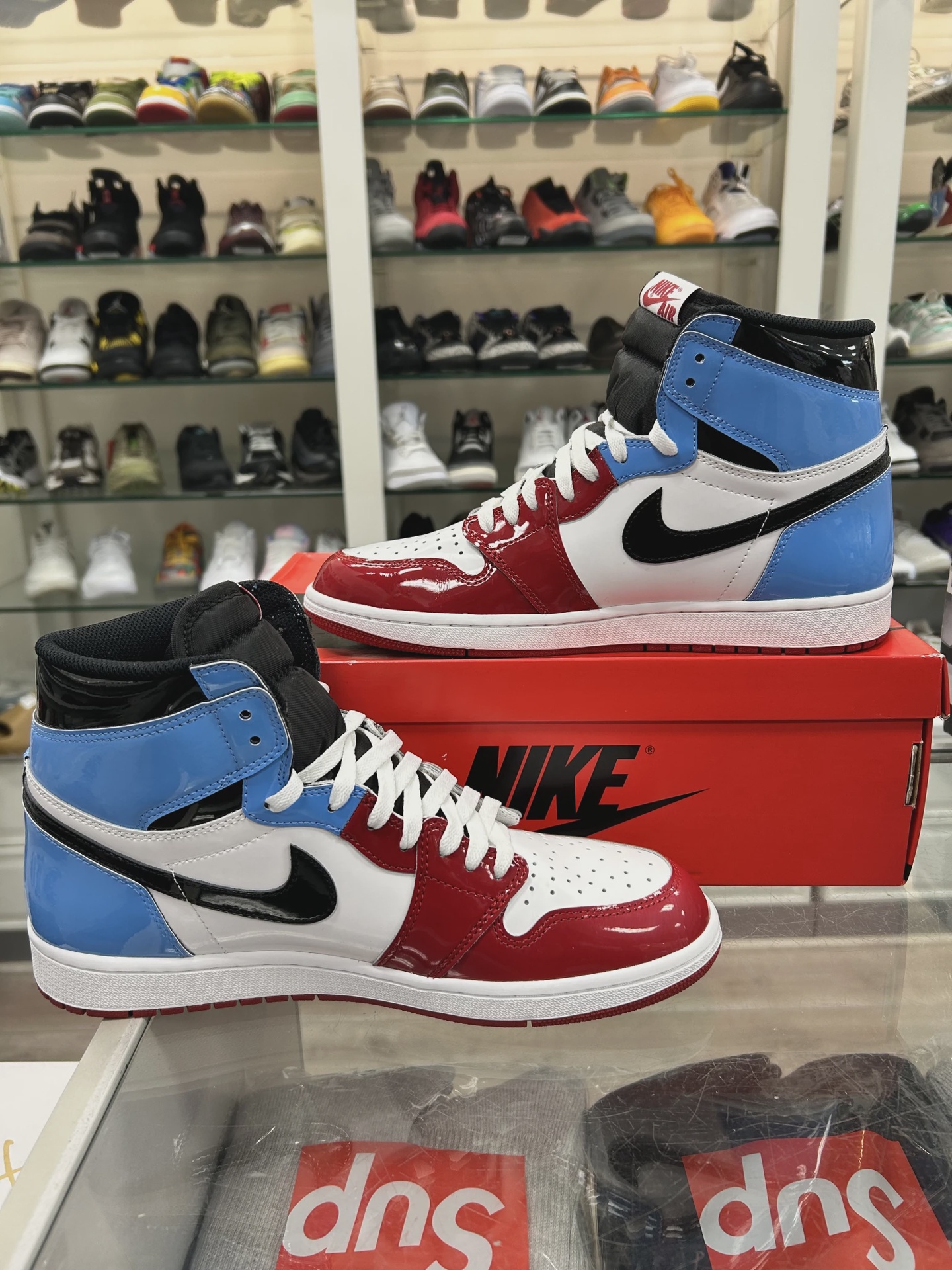 Air Jordan 1 Retro High Fearless UNC Chicago • Pre-Owned [1335] 7