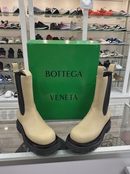 Bottega Veneta Lug Sole Leather Chelsea Boots • Brand New [6763] - view 3