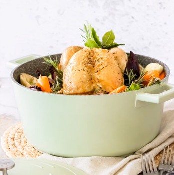 MASTERCLASS NON STICK CASSEROLE - 28CM/5 LITRE- MINT