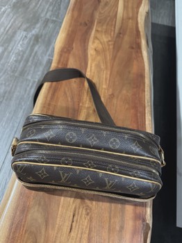Louis Vuitton Reporter Bag • Pre-Owned [4817] - view 3