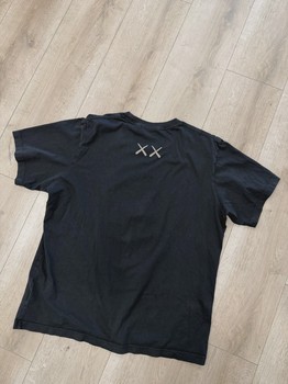 Kaws tee black • Pre-Owned [5694] - view 2