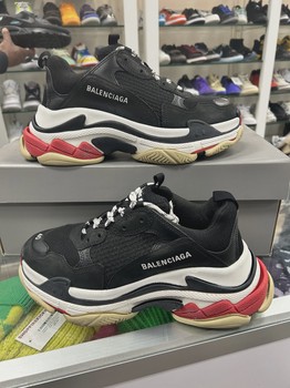 Balenciaga Triple S sneakers in the Black Red • Pre-Owned [1716] - view 2