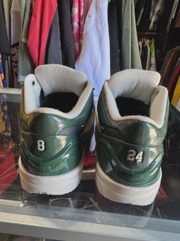 Nike Kobe 4 Protro Undefeated Milwaukee Bucks No Box • Pre-Owned [6405] - view 3