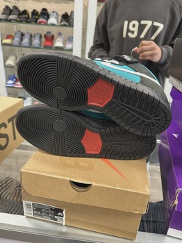Nike SB Dunk Mid Griffey • Pre-Owned [9149] - view 2