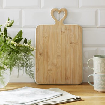 HOMESTEAD BAMBOO BOARD WITH HEART HANDLE