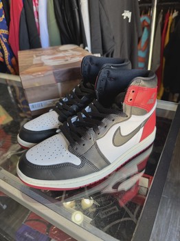 Air Jordan 1 Retro High Original Black Toe Reimagined • Pre-Owned [9701] - view 2