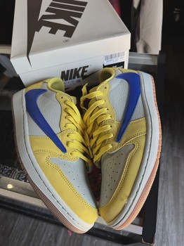 Air Jordan 1 Retro Low Original SP Travis Scott Canary (Women's) • Pre-Owned [1570] - view 2