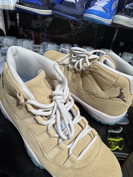 Jordan 11 Retro H-Town • Pre-Owned [5741] - view 2