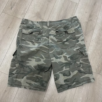 Unionbay Men's Camouflage Cargo Shorts • Pre-Owned [1116] - view 2