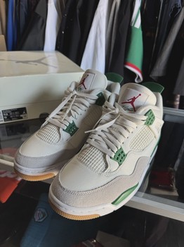 Air Jordan 4 Retro SB Pine Green • Pre-Owned [7596] - view 2