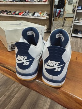 Jordan 4 Retro SB Navy • Pre-Owned [3474] - view 3